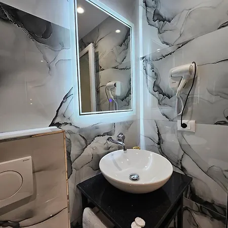 Memaj Aparthotel Ksamil