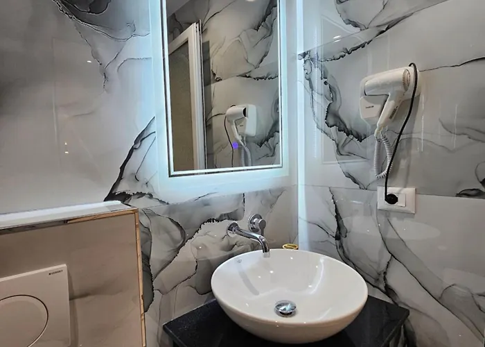 Memaj Apart Otel Ksamil